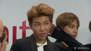 【BTS On Air】『BTS Magenta Carpet Interview – BBMAs 2017』2018年3月21日YouTubeに公開された①【動画】